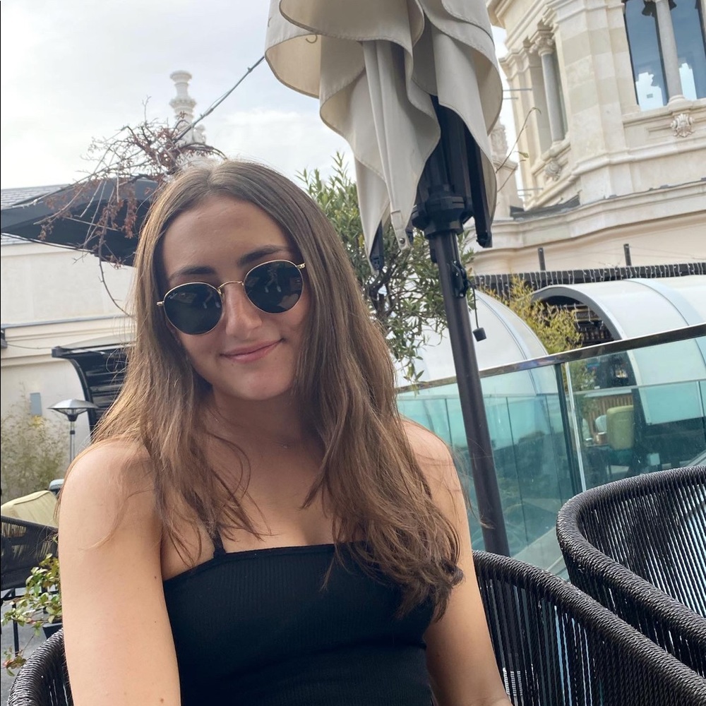 Meet your Posher, Ari